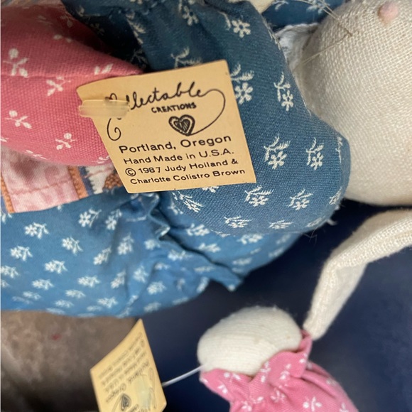 LIKE NEW W/ TAGS RARE VINTAGE - Hand Made Collectable Creation 1987 Rabbits - Picture 5 of 10